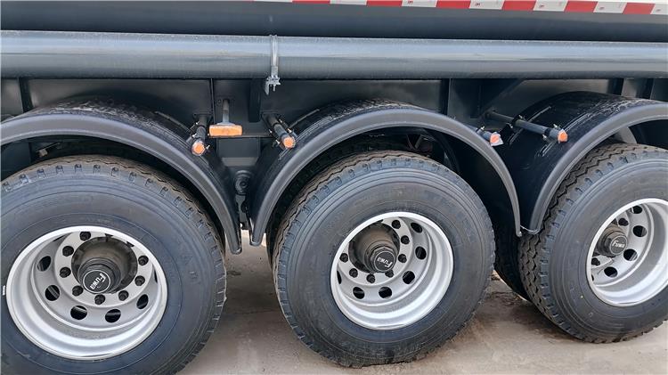 Tri Axle 42000 Liters Fuel Tanker Semi Trailer for Sale In Ghana