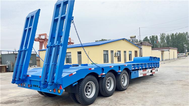 Henred Fruehauf Low Bed Trailer - Henred Fruehauf Trailers for Sale in Namibia